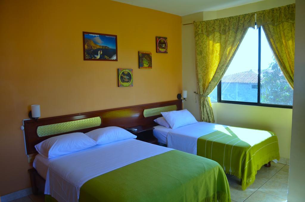 Hotel Dolphin House Puerto Baquerizo Moreno Exterior foto