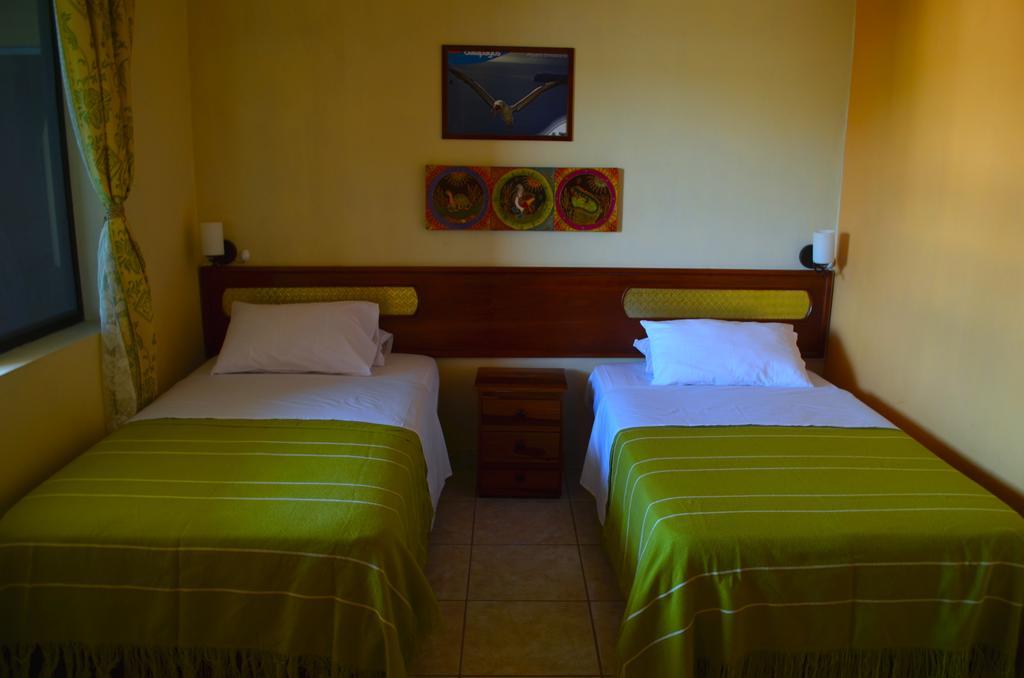 Hotel Dolphin House Puerto Baquerizo Moreno Exterior foto